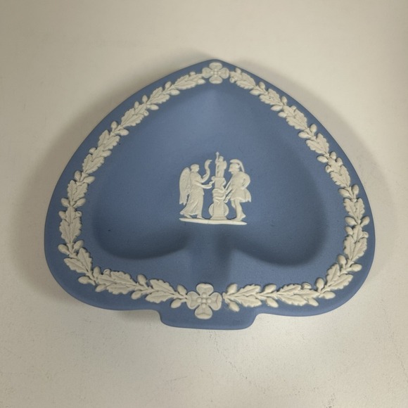 Vintage light blue English Wedgwood Jasperware Heart Shaped Dish 4.5" - Picture 2 of 5